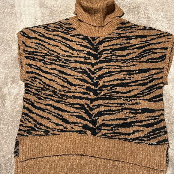 DKNY Cap Sleeves Turtleneck Sweater - Picture 2 of 8